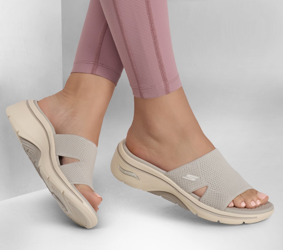 Skechers | GO WALK Arch Fit 2.0 Sandal - Dakota
