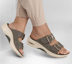 Skechers | Martha Stewart: GO WALK Arch Fit 2.0 Sandal - Showstopper